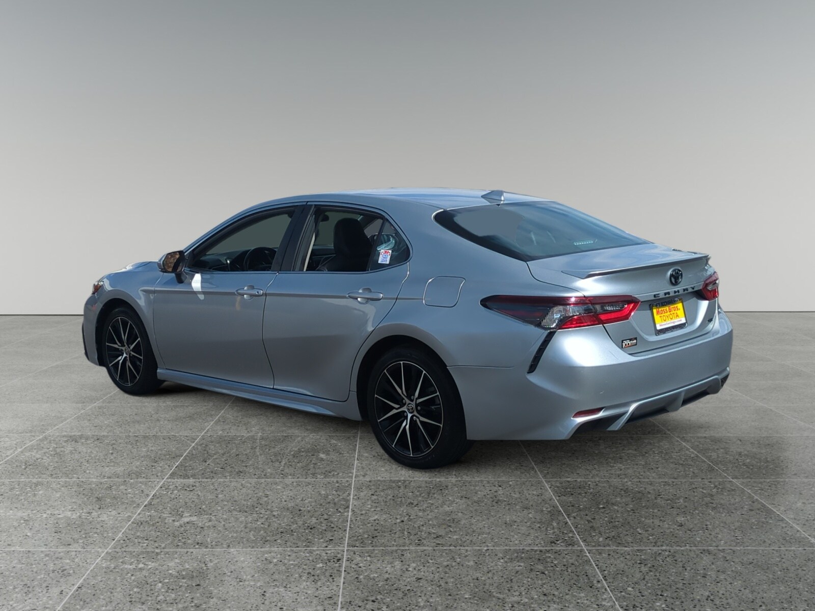 2023 Toyota Camry SE photo 3