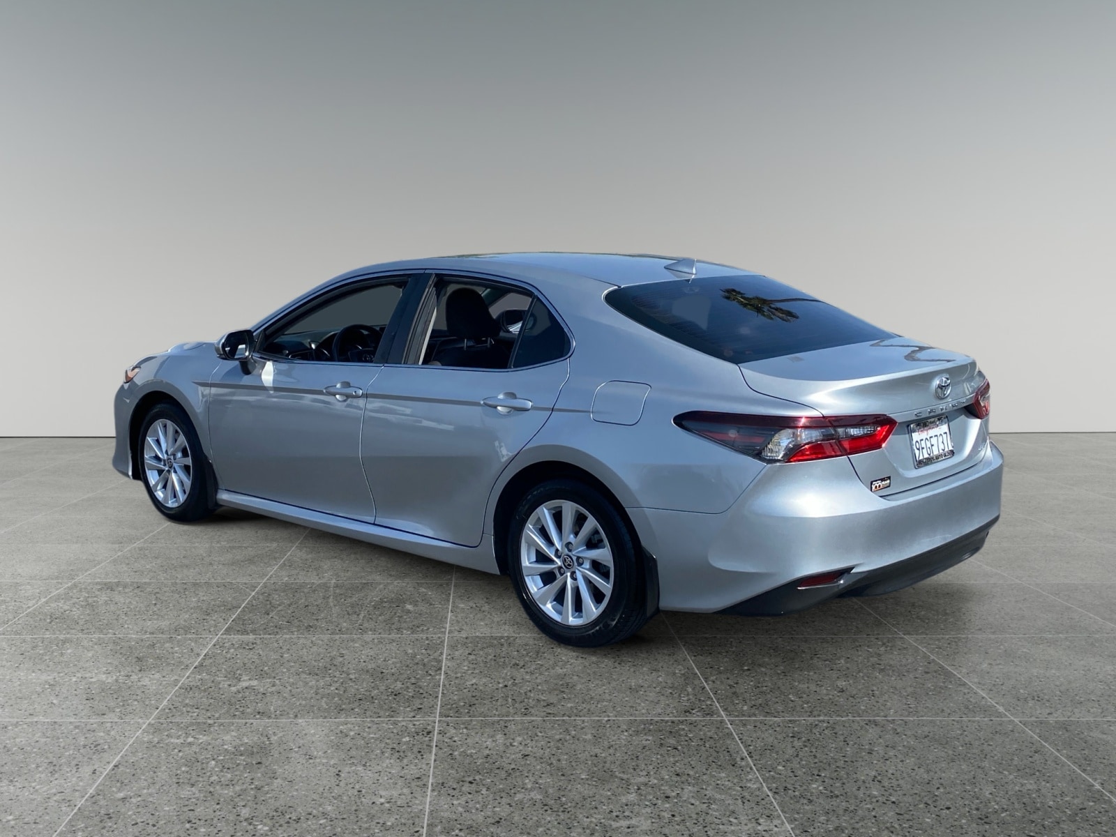 2023 Toyota Camry LE photo 3