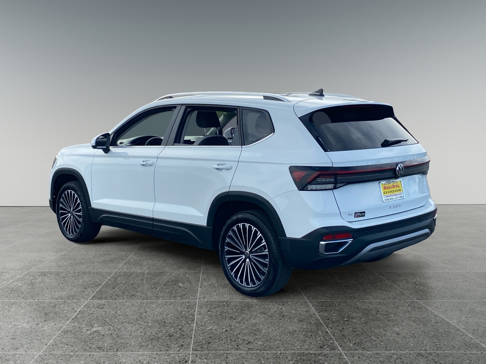 2025 Volkswagen Taos 1.5T SE photo 3