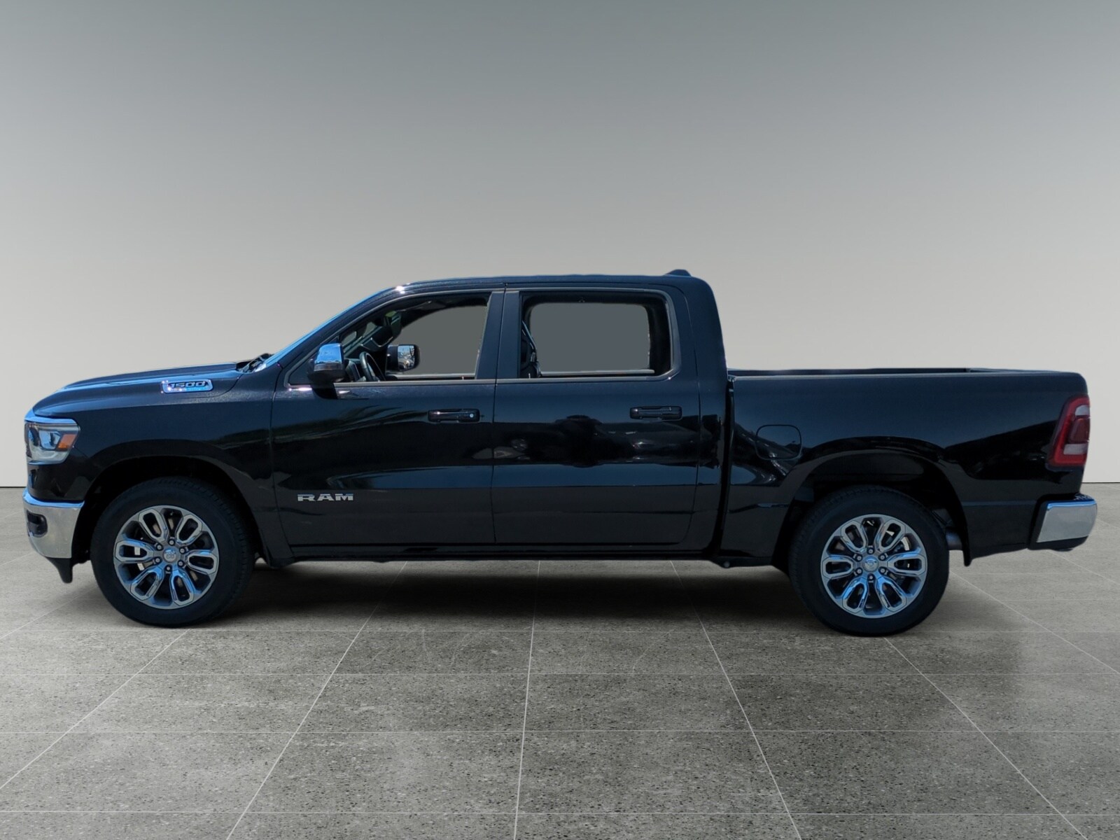 2023 Ram 1500 Laramie photo 2