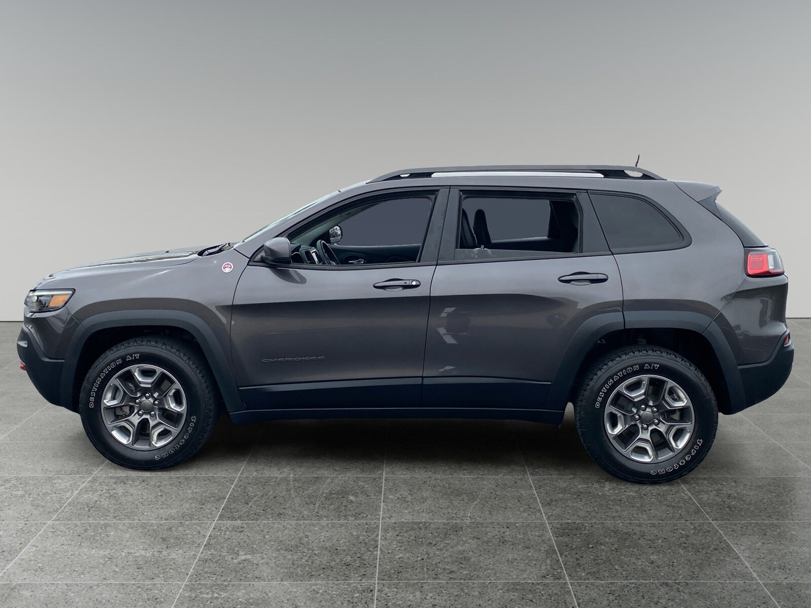2019 Jeep Cherokee Trailhawk photo 2