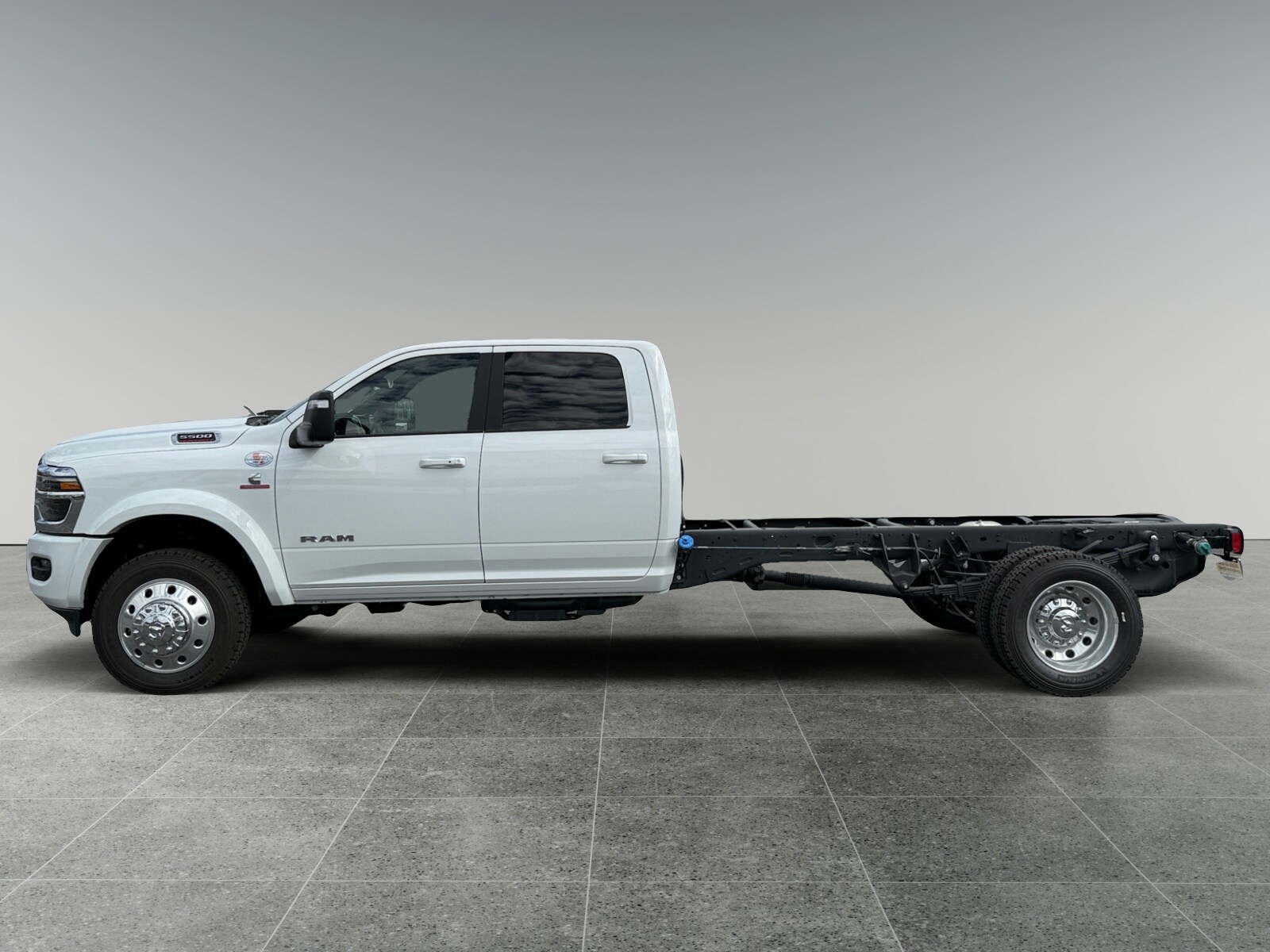 2025 Ram 5500 Tradesman photo 2