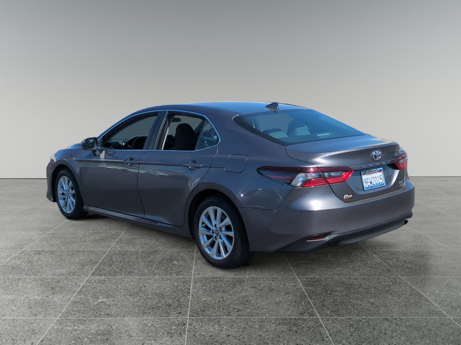 2023 Toyota Camry LE photo 3