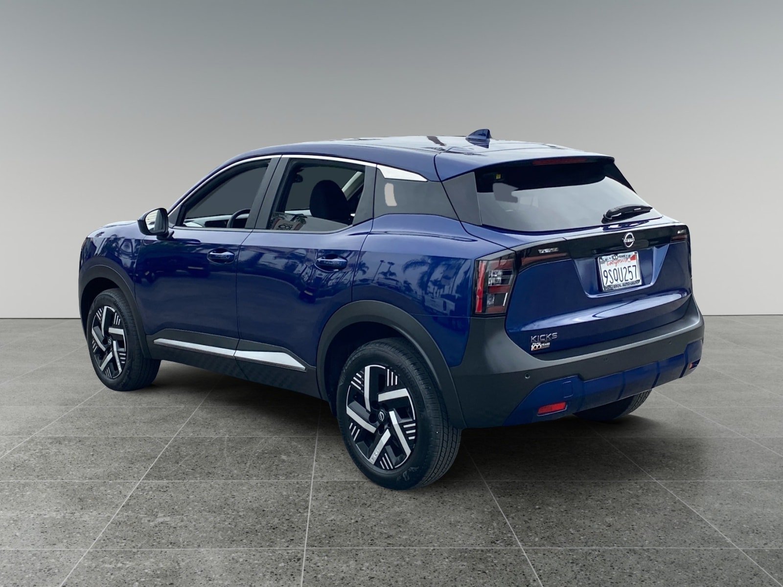 2025 Nissan Kicks SV photo 3