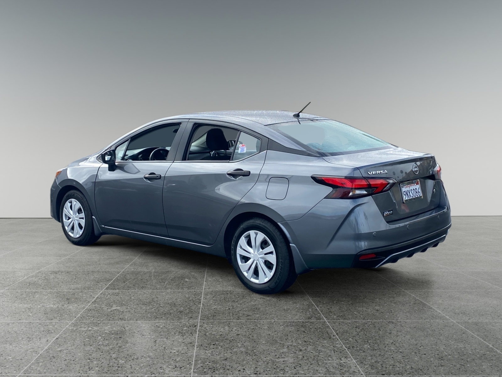 2024 Nissan Versa 1.6 S photo 3