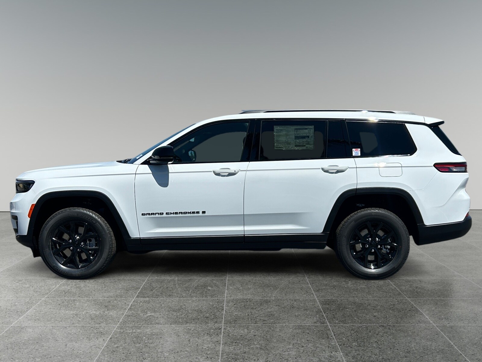 2025 Jeep Grand Cherokee Laredo Sport photo 2