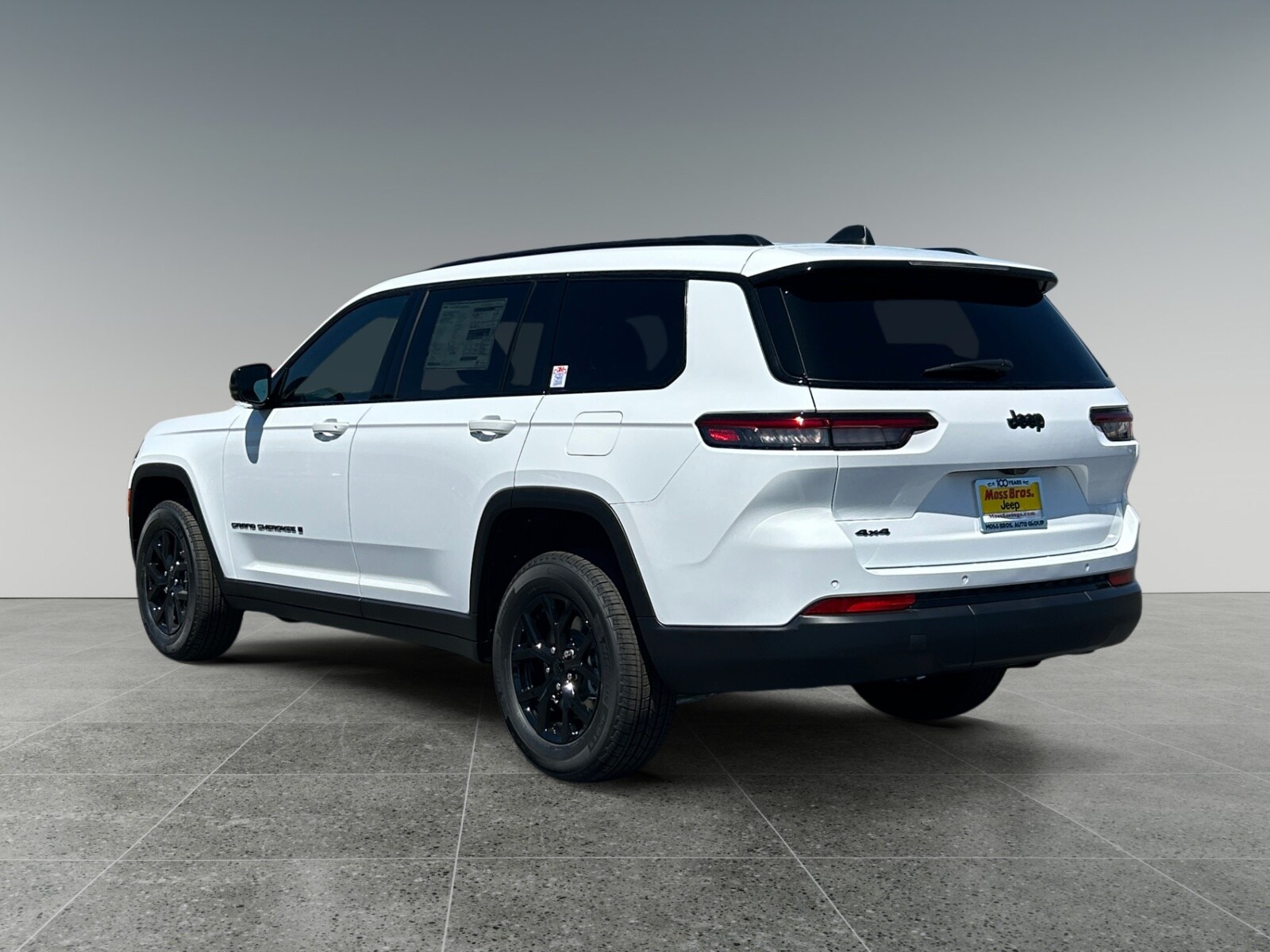 2025 Jeep Grand Cherokee Laredo Sport photo 3