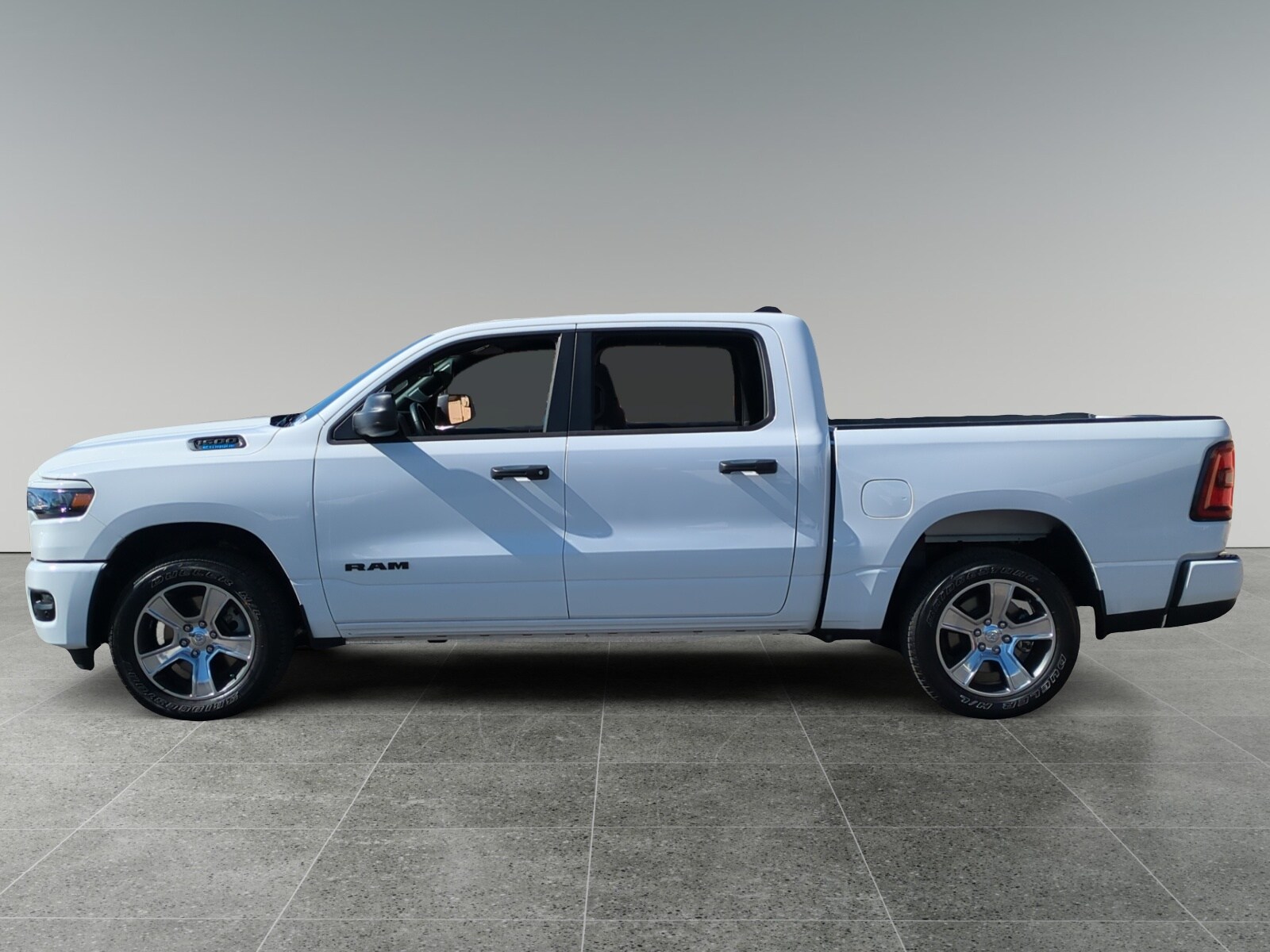 2025 Ram 1500 Tradesman photo 2