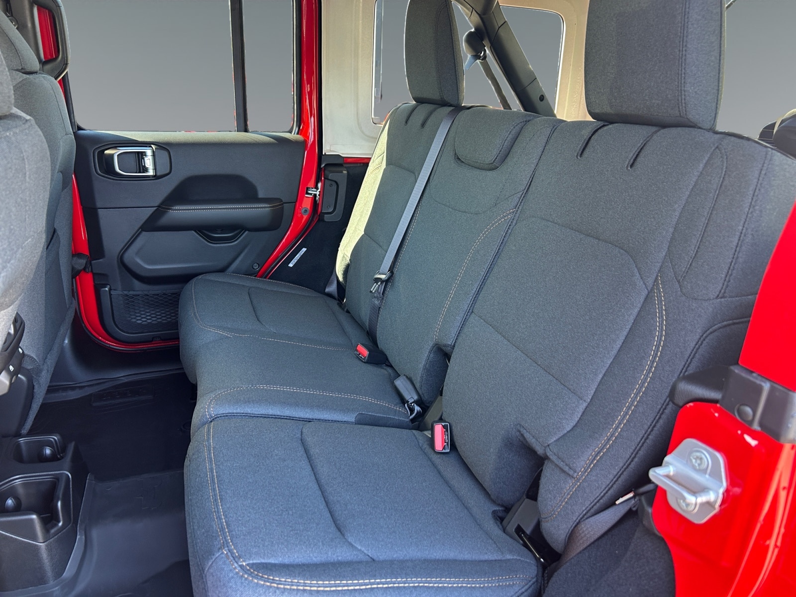 2026 Jeep Wrangler 4-Door Sahara - Photo 13