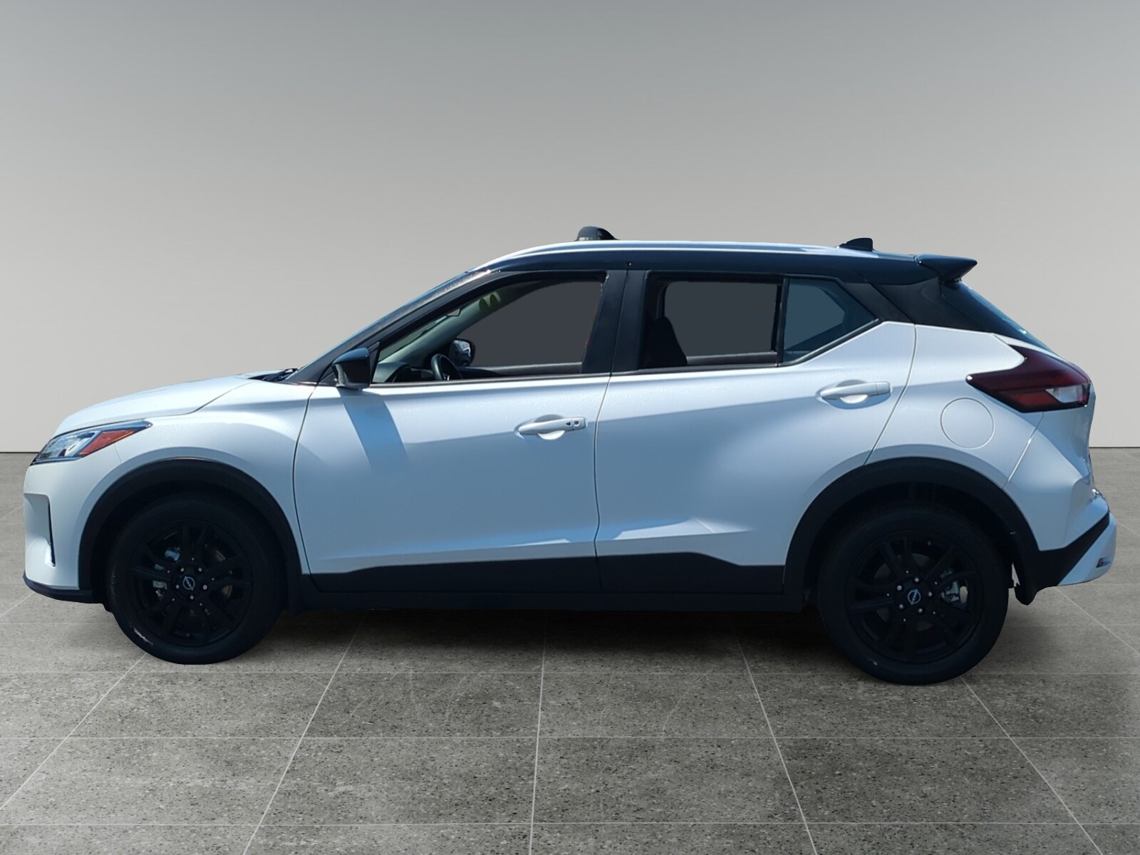 2023 Nissan Kicks SV photo 2