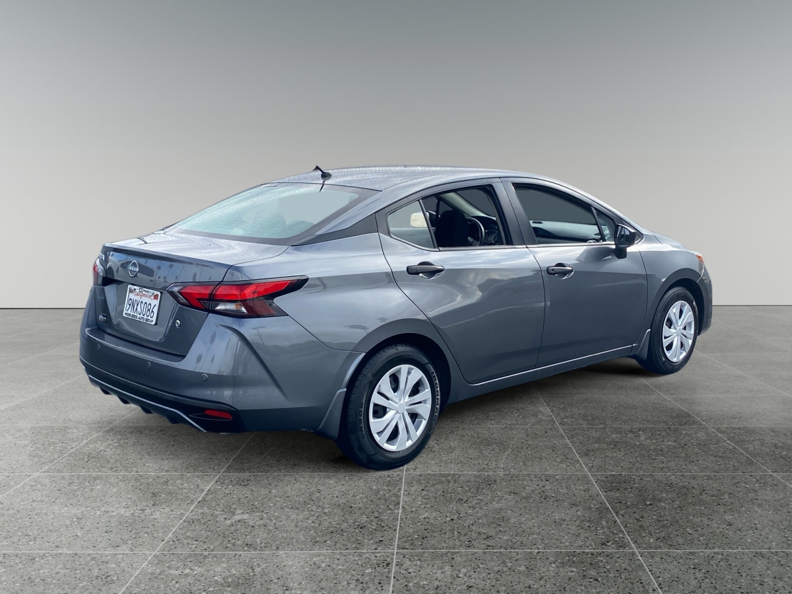 2024 Nissan Versa 1.6 S photo 5