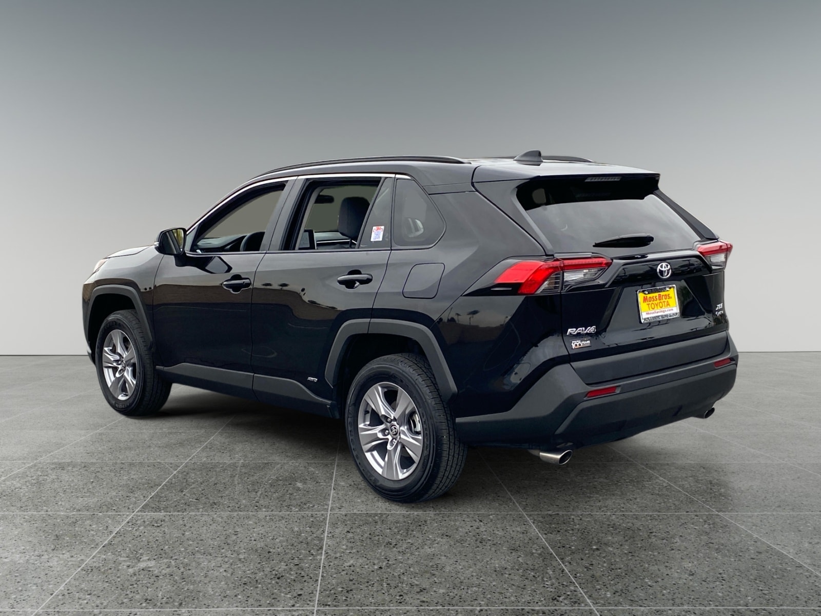 2025 Toyota RAV4 Hybrid XLE photo 3