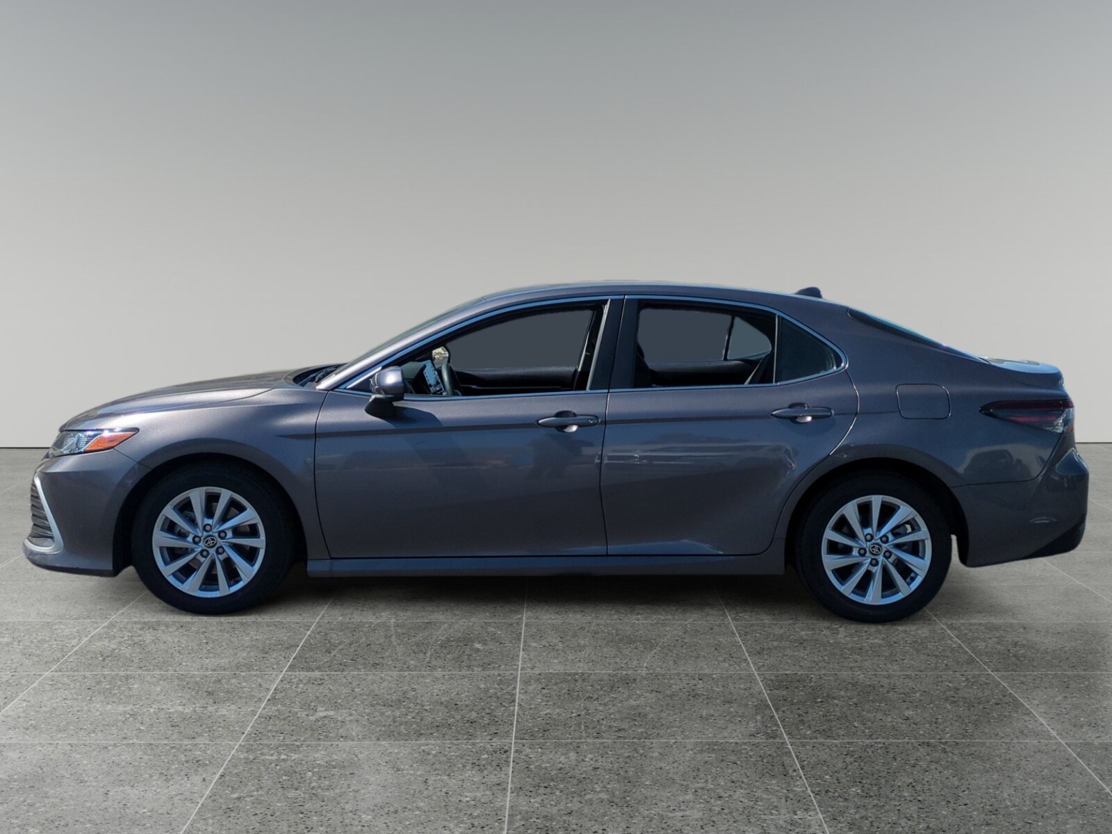 2023 Toyota Camry LE photo 2