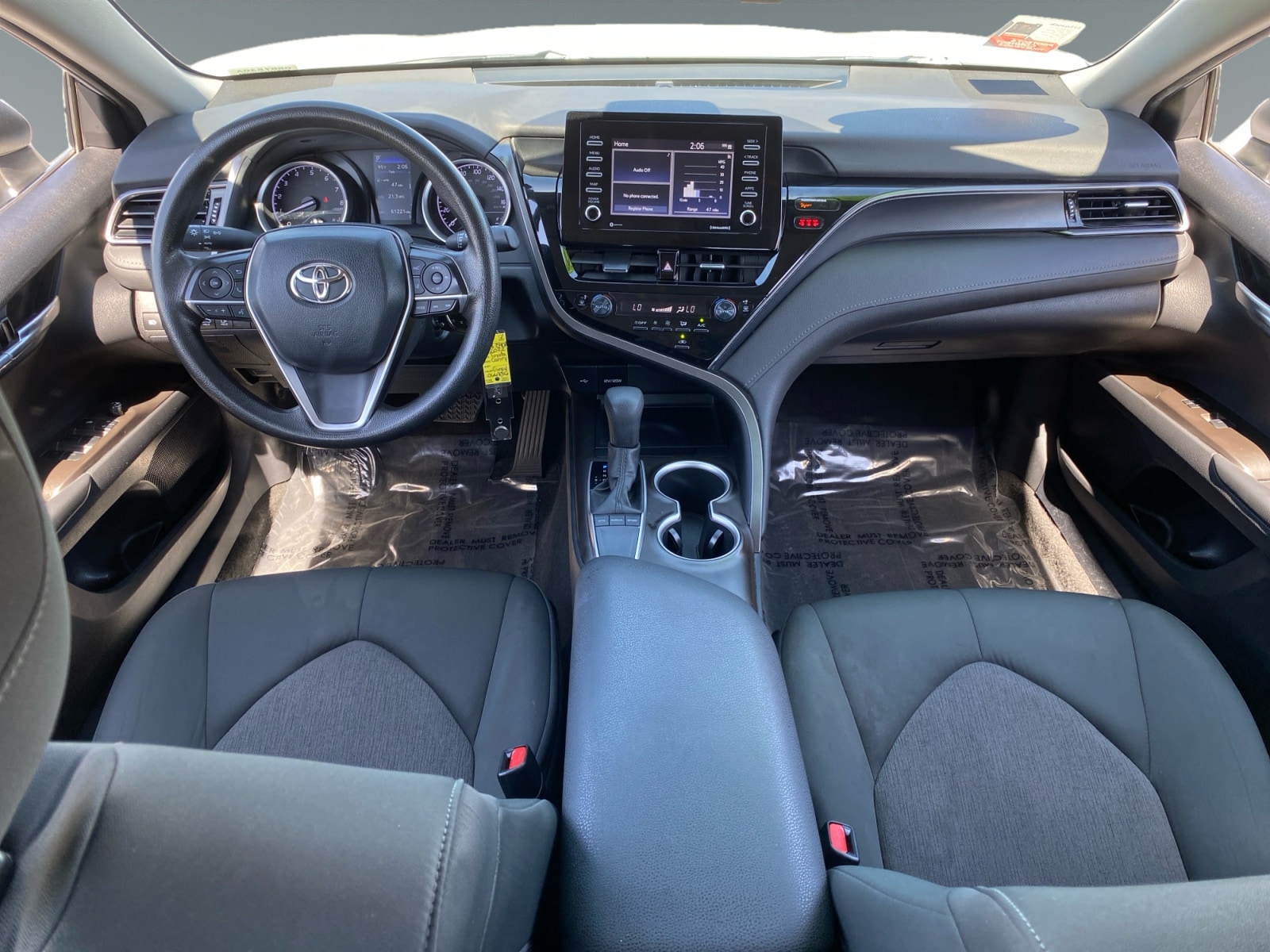 2022 Toyota Camry LE - Photo 10