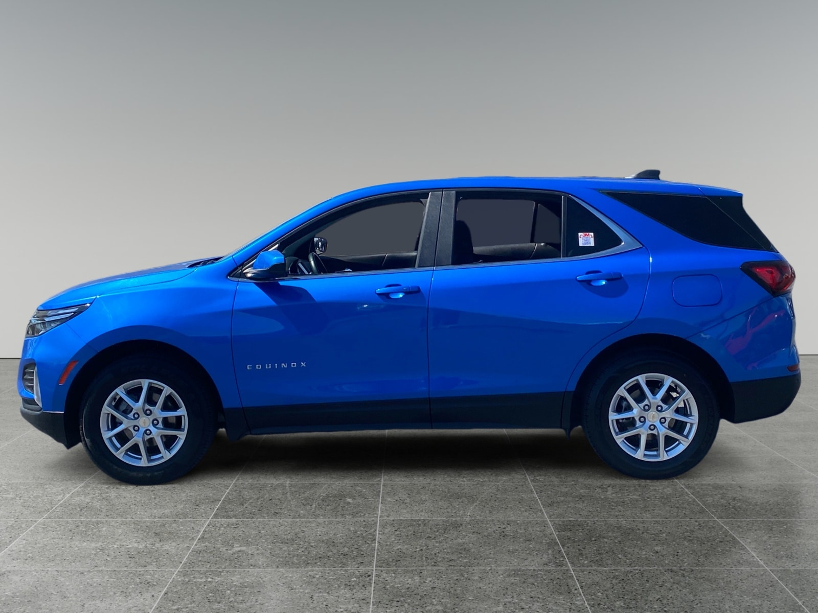 2024 Chevrolet Equinox LT photo 2
