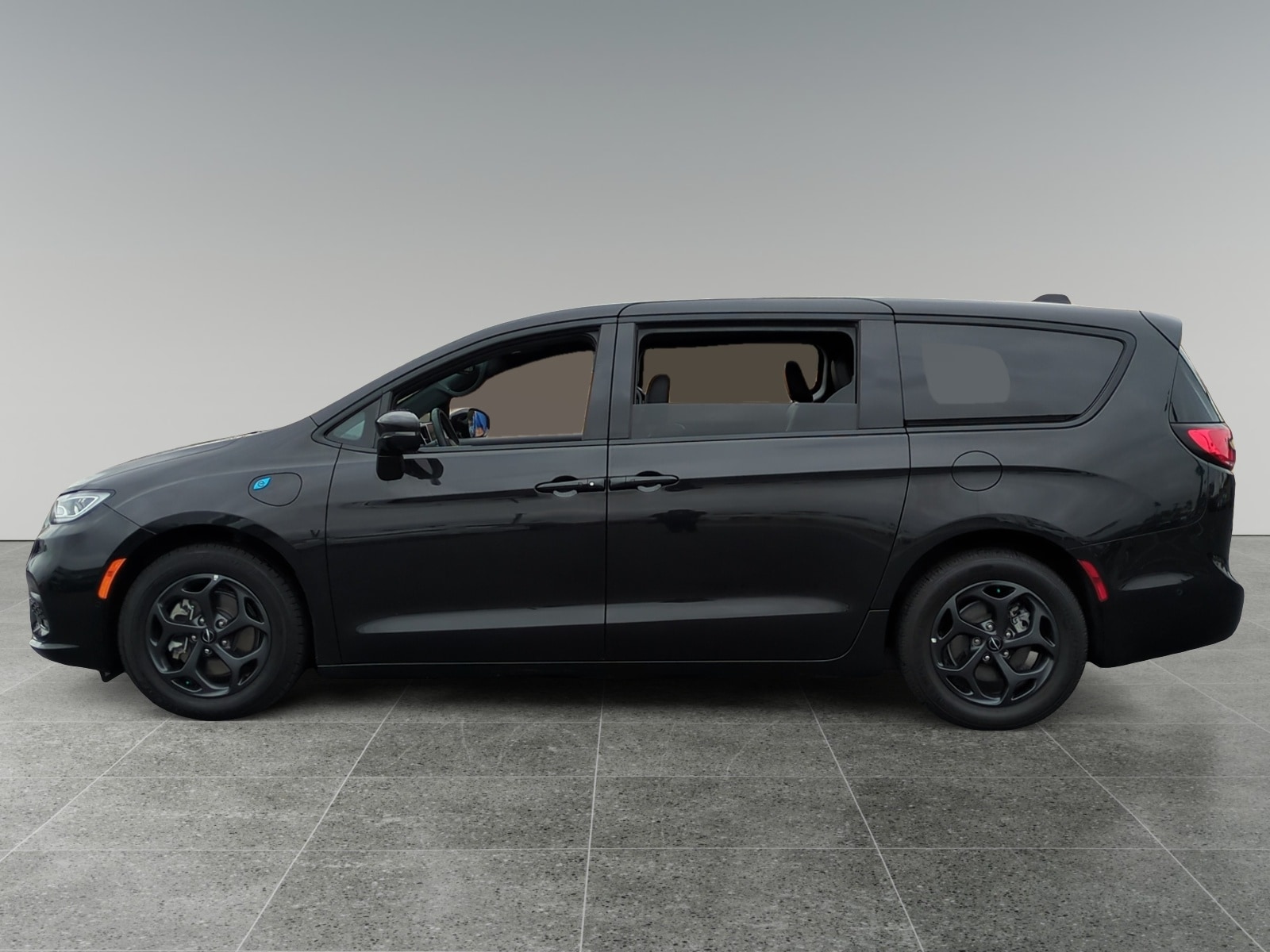 Used 2022 Chrysler Pacifica Hybrid Touring L with VIN 2C4RC1L77NR183486 for sale in San Bernardino, CA