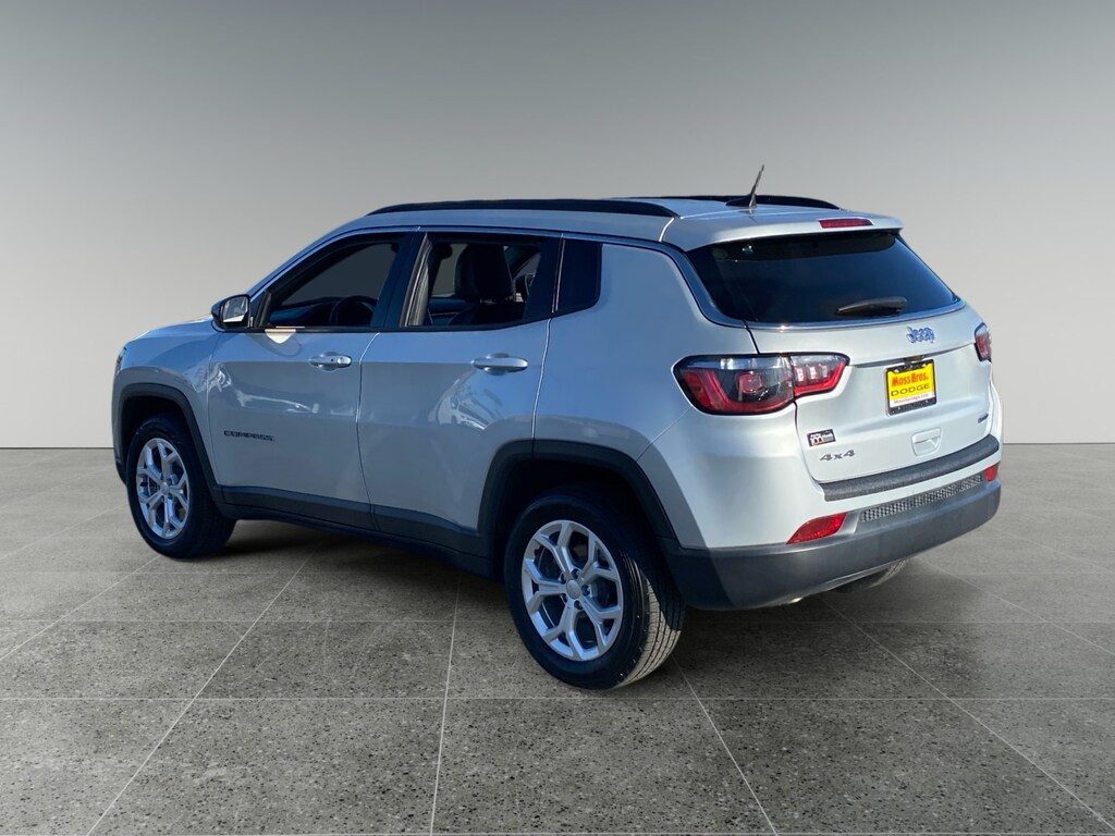 Used 2024 Jeep Compass Latitude SUV