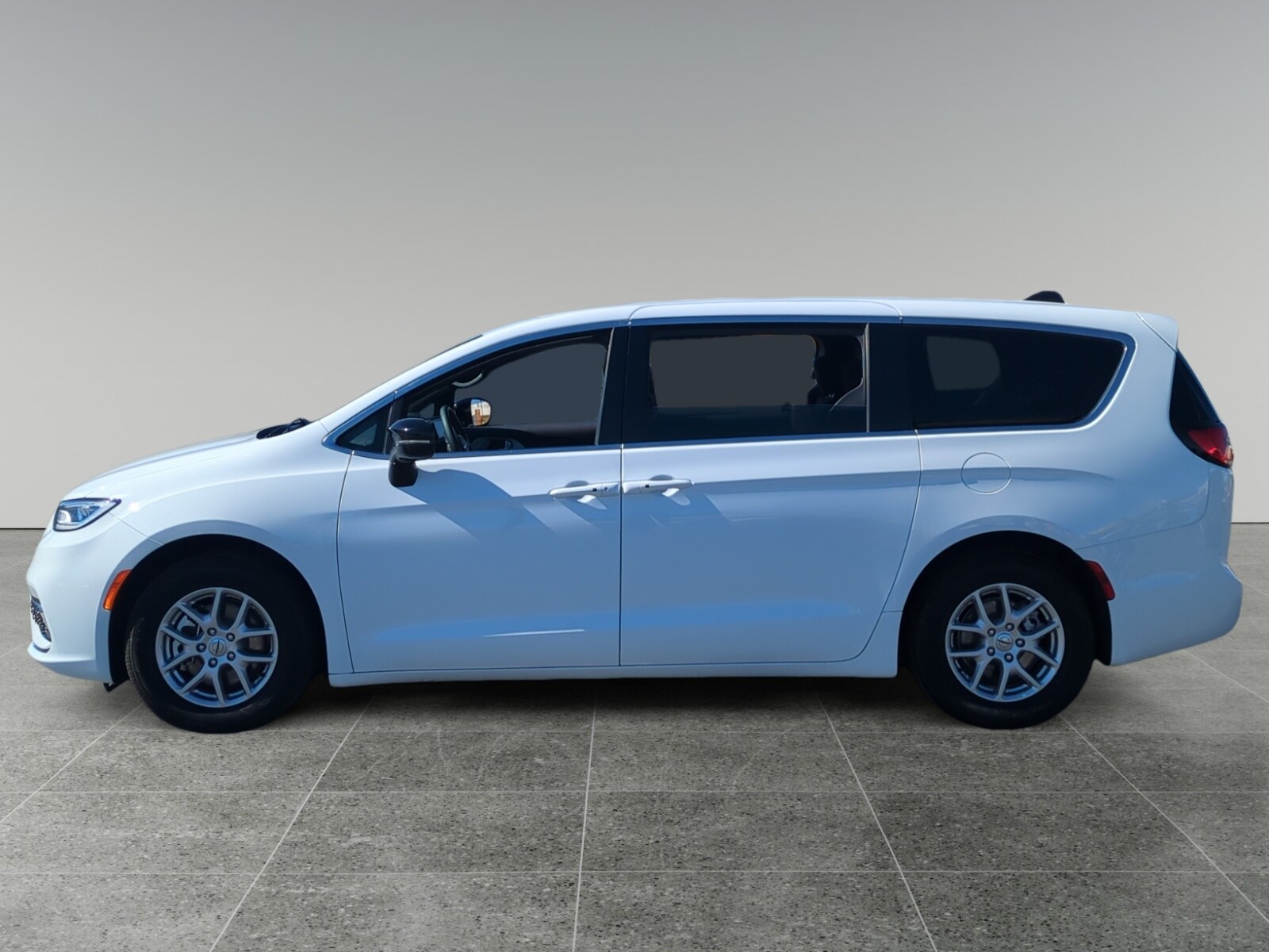 2024 Chrysler Pacifica Touring photo 2