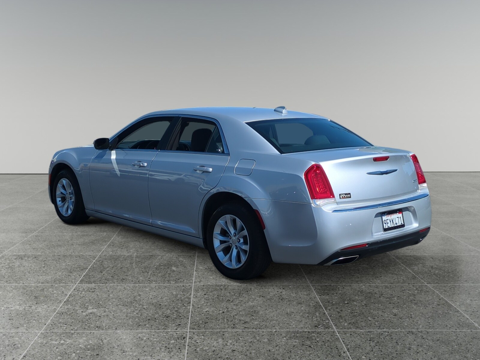 2023 Chrysler 300 Touring photo 3