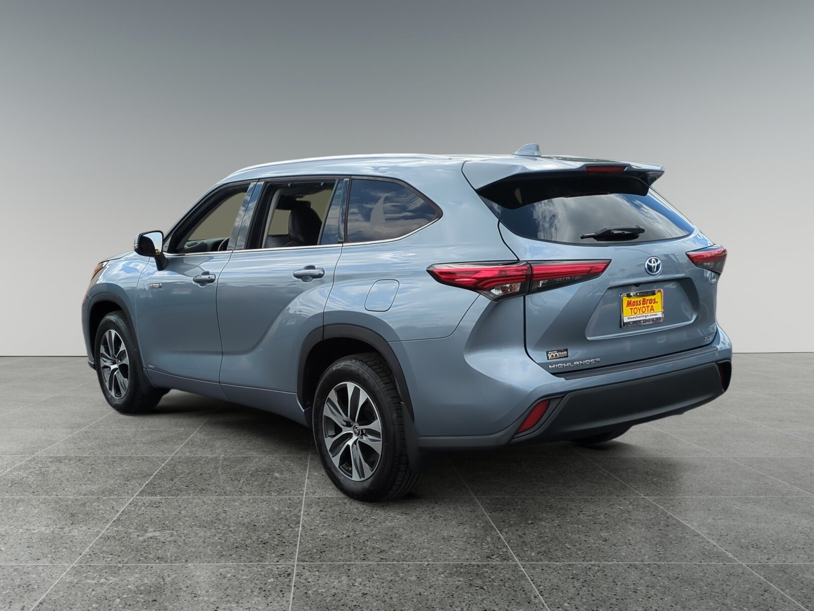 2021 Toyota Highlander Hybrid XLE photo 3