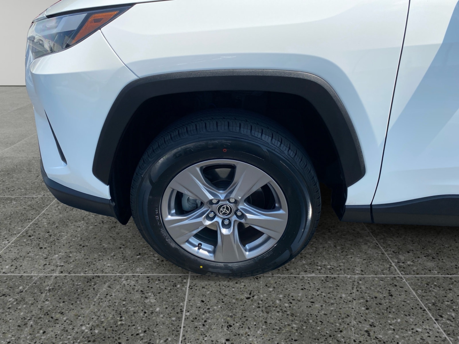 2023 Toyota RAV4 XLE - Photo 13