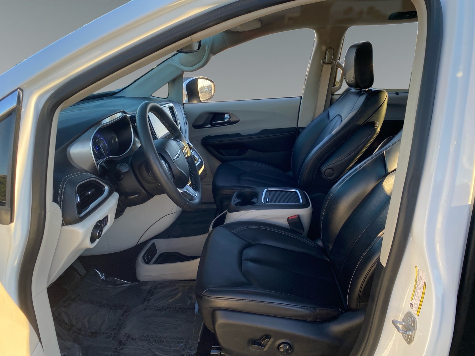 2023 Chrysler Pacifica Touring L - Photo 9