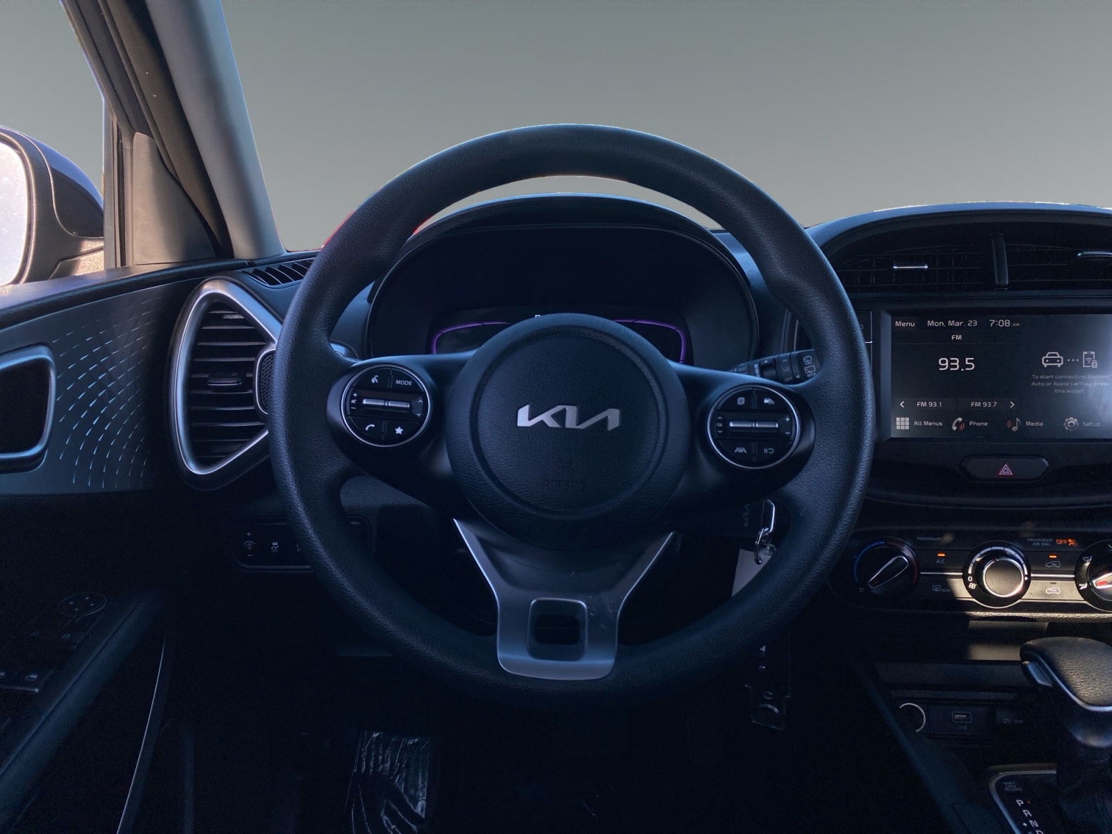 2025 Kia Soul LX - Photo 12