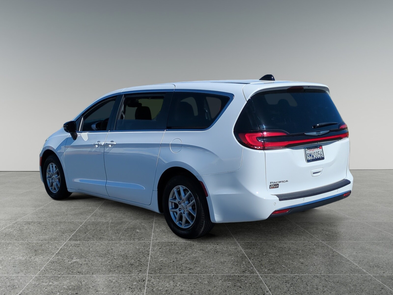 2024 Chrysler Pacifica Touring photo 3