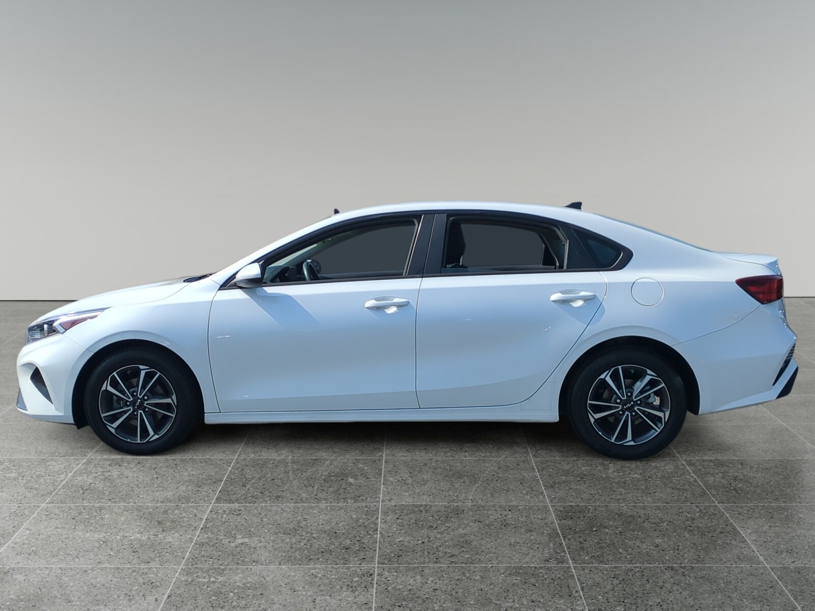 2023 Kia Forte LXS photo 2