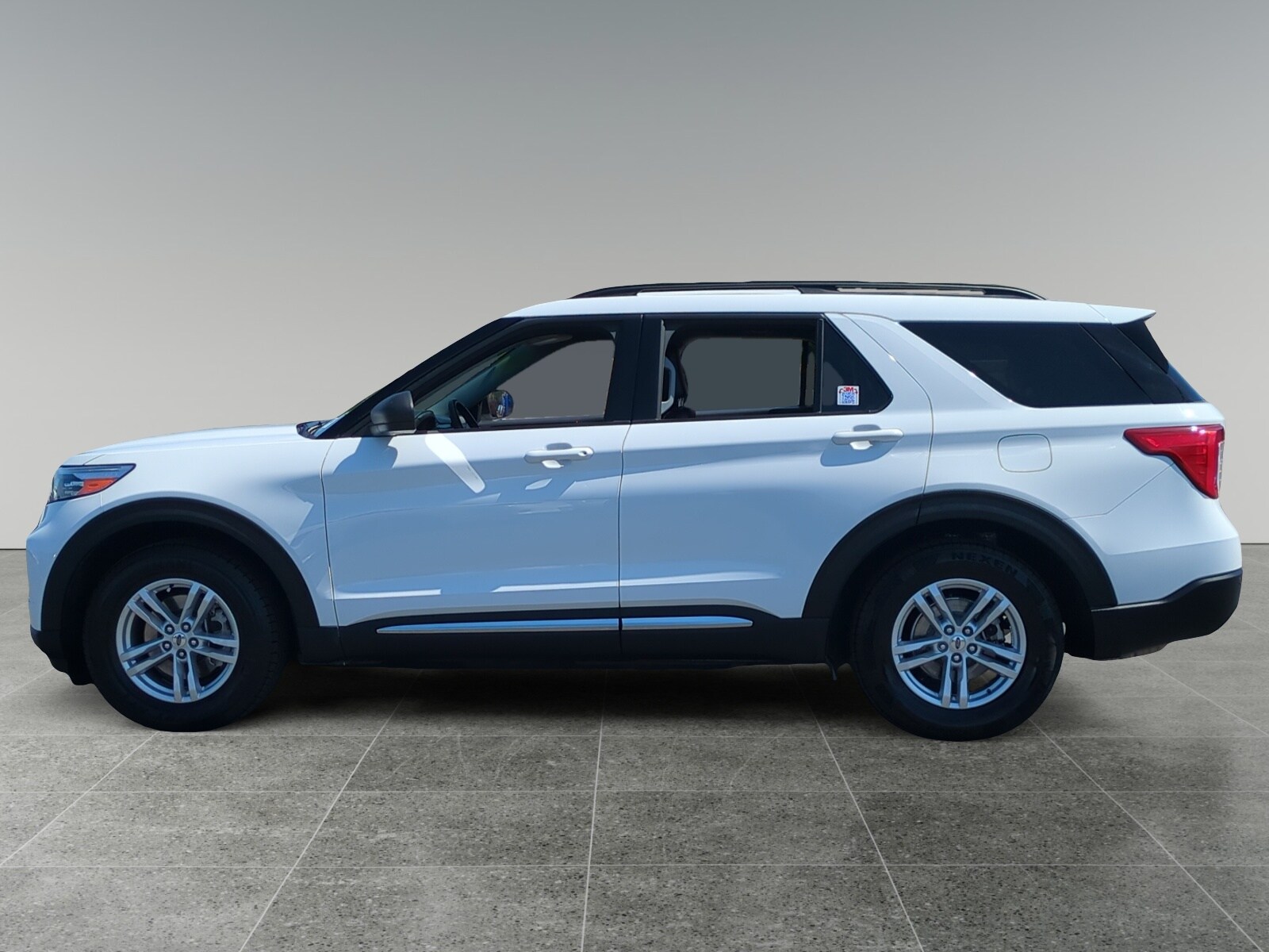 2023 Ford Explorer XLT photo 2