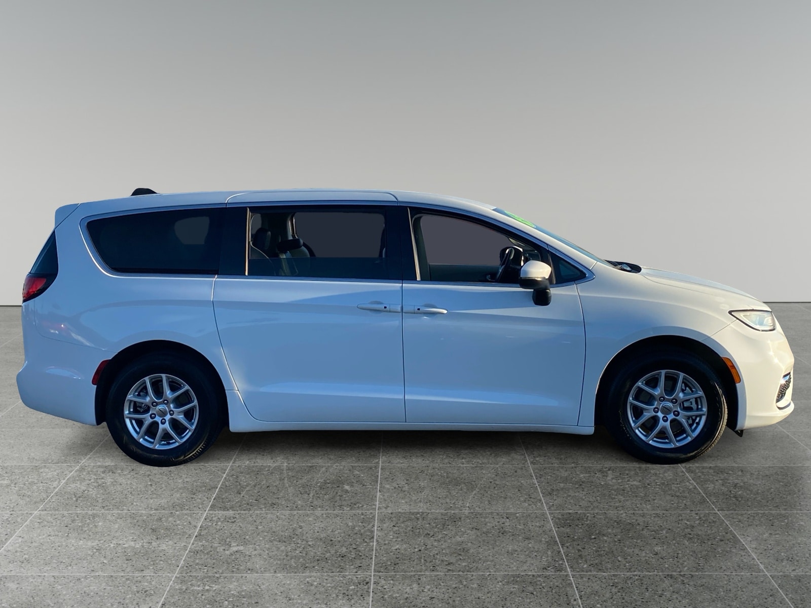 2023 Chrysler Pacifica Touring L - Photo 6