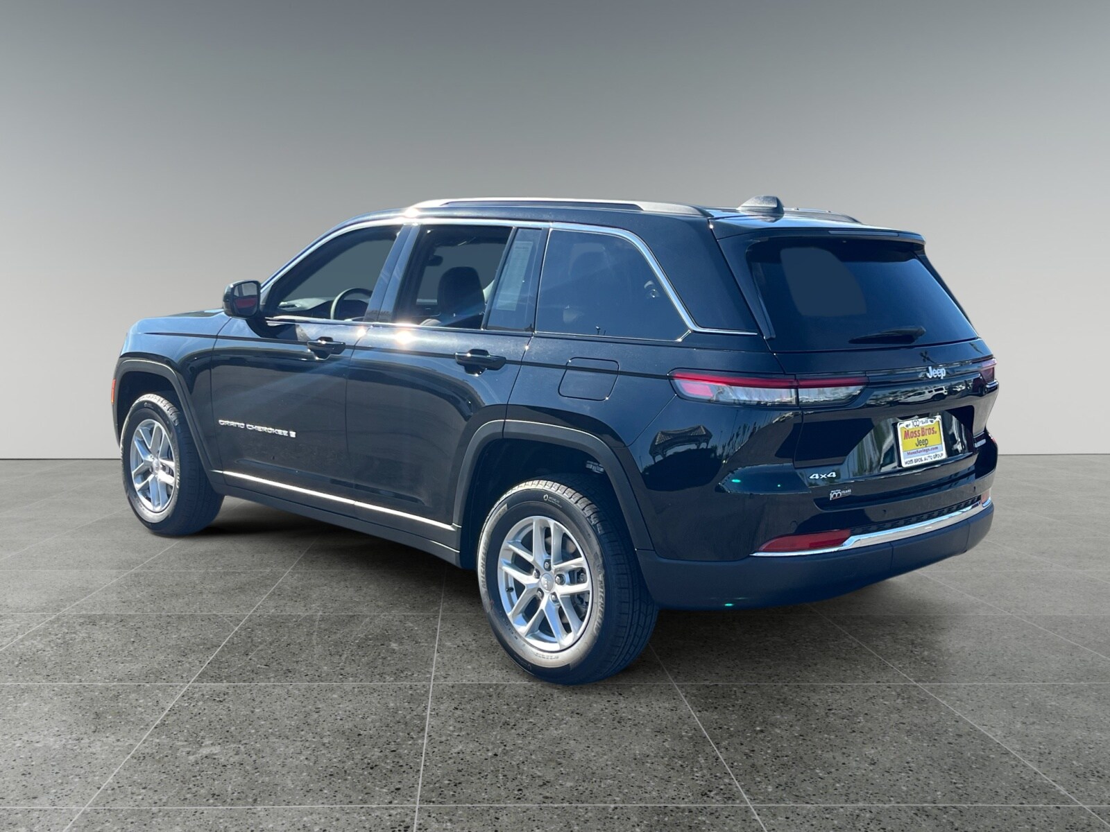 2025 Jeep Grand Cherokee Laredo X photo 2