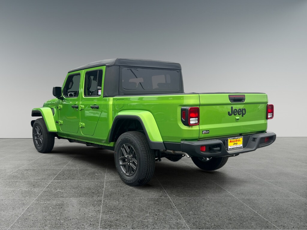 New 2025 Jeep Gladiator Sport Pickup