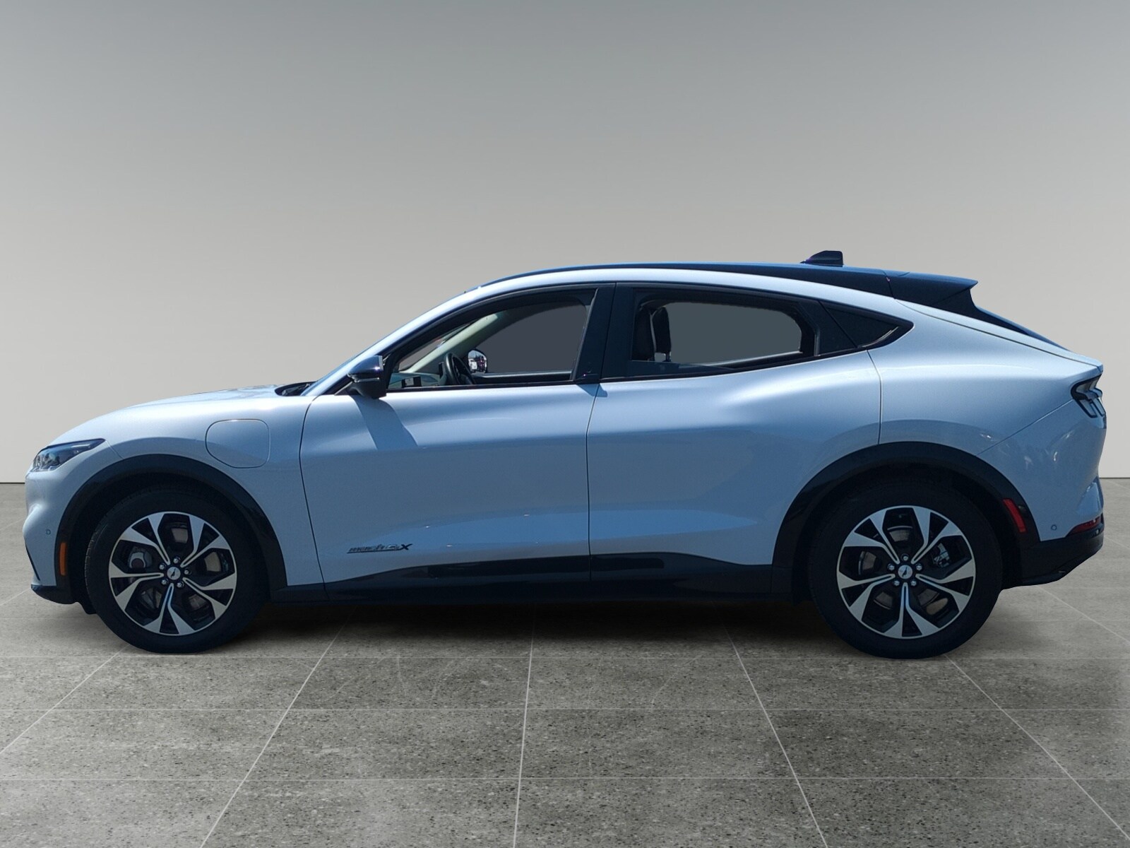 2021 Ford Mustang Mach-E Premium photo 2