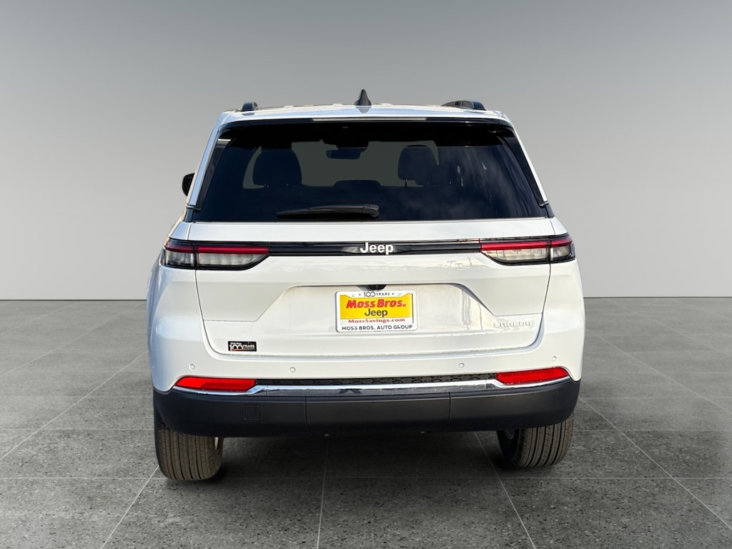 New 2026 Jeep Grand Cherokee Laredo Sport Utility