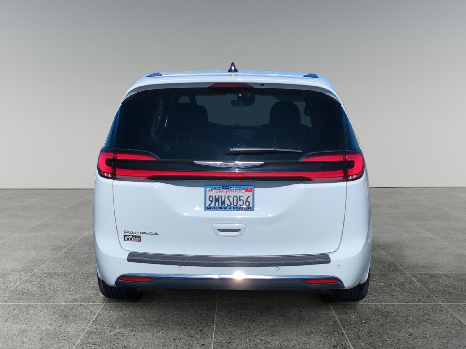 2024 Chrysler Pacifica Touring photo 4