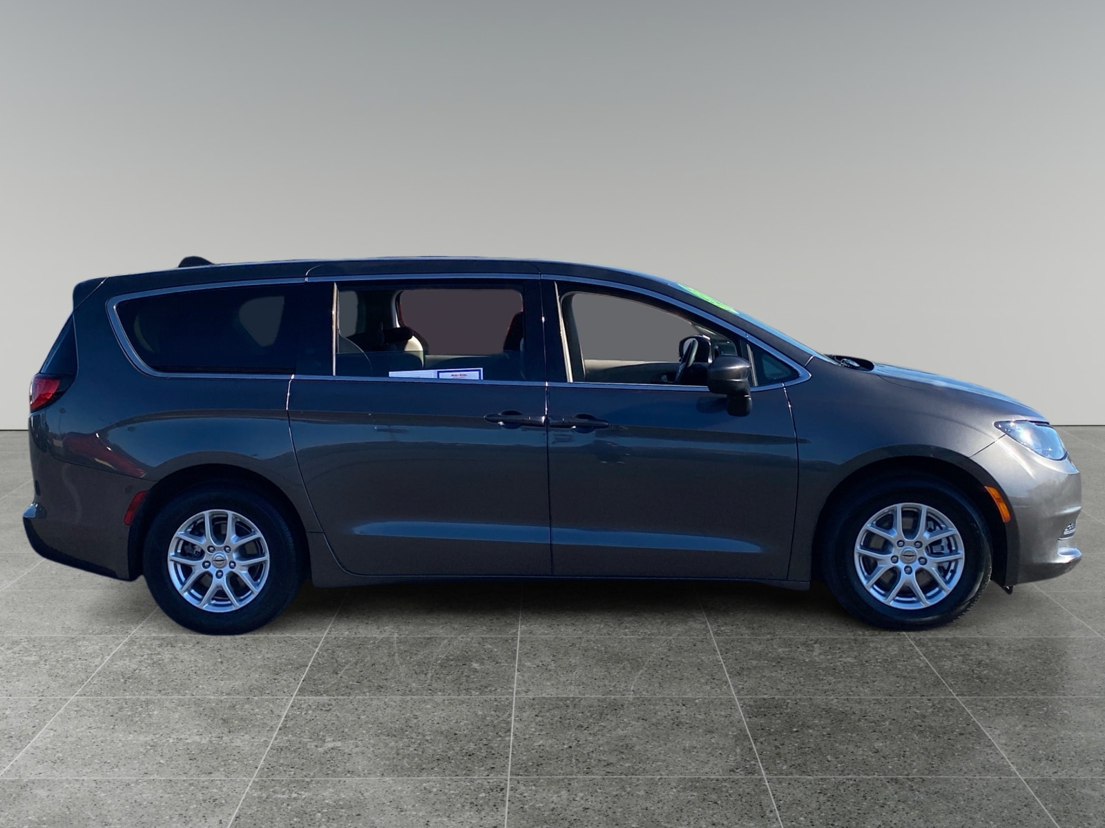 2023 Chrysler Voyager LX photo 6