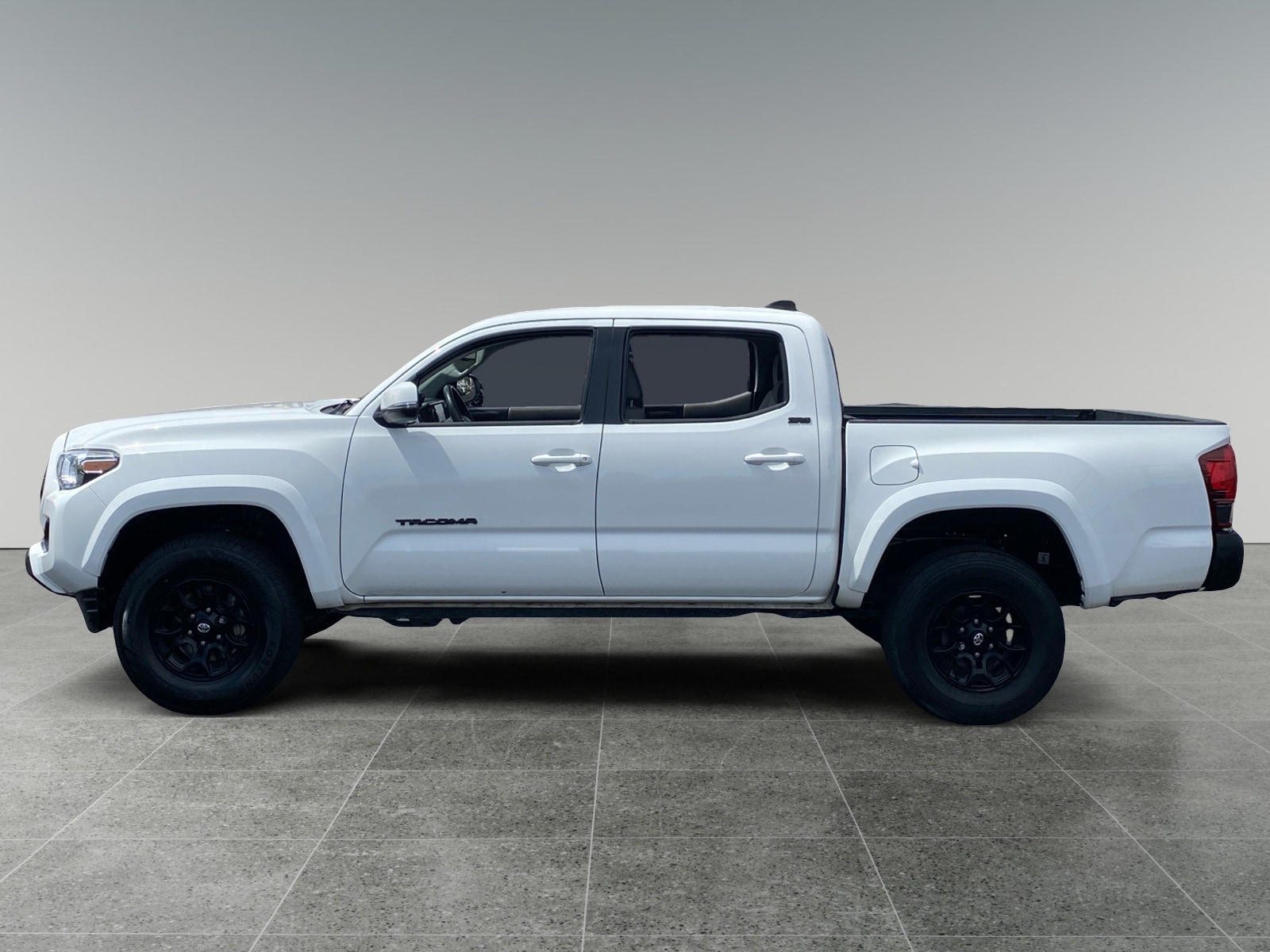 2022 Toyota Tacoma photo 2