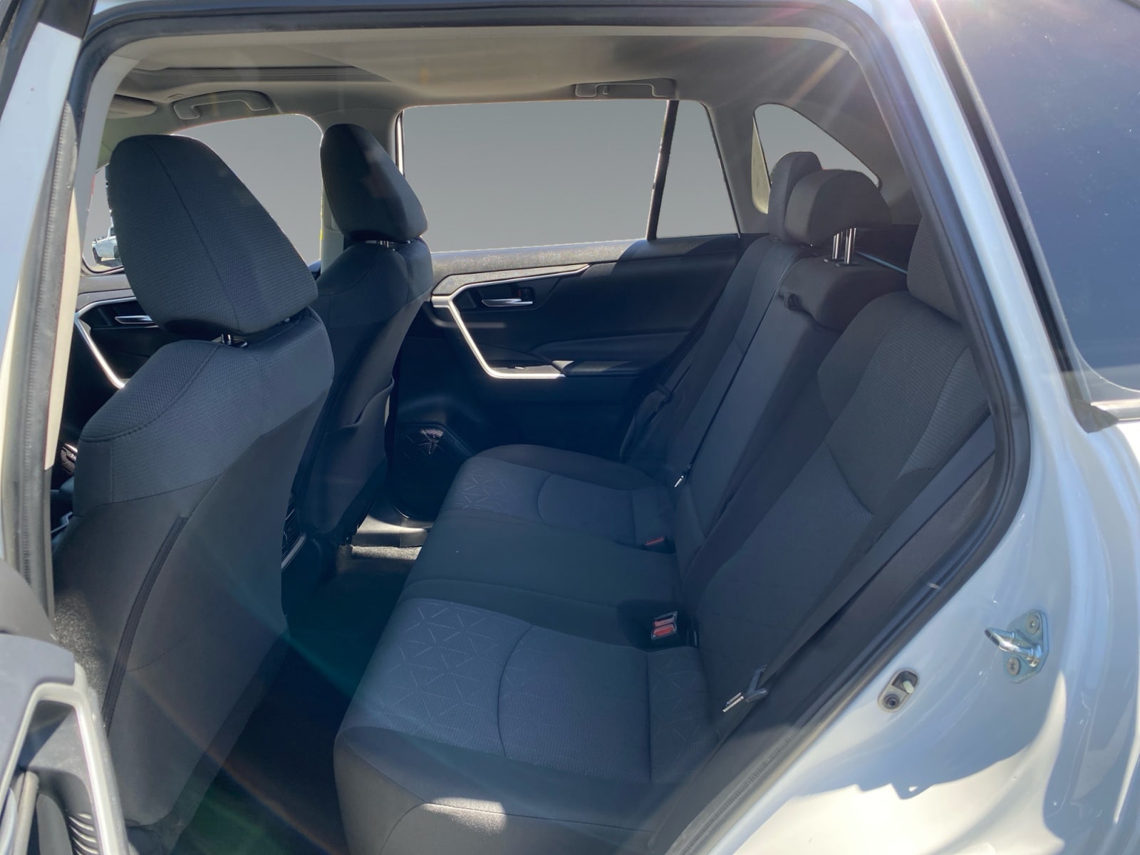 2025 Toyota RAV4 XLE - Photo 13