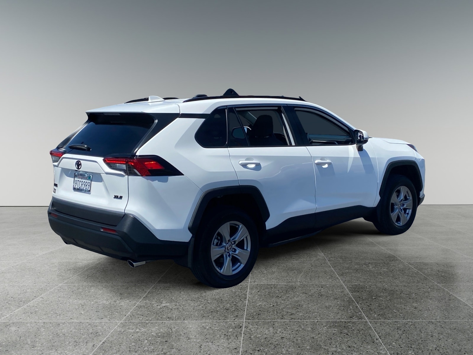 2025 Toyota RAV4 XLE - Photo 5