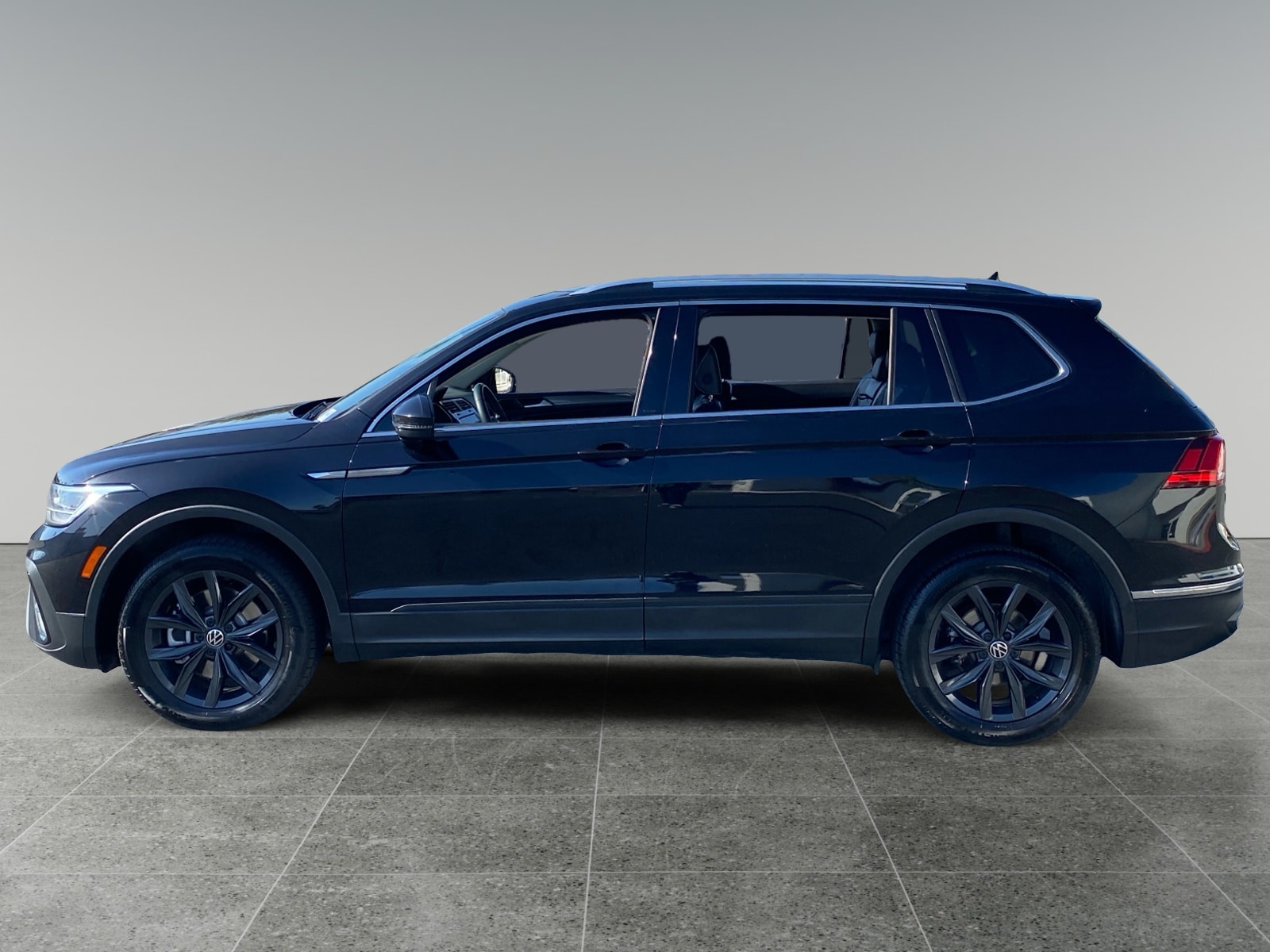 2024 Volkswagen Tiguan SE - Photo 2