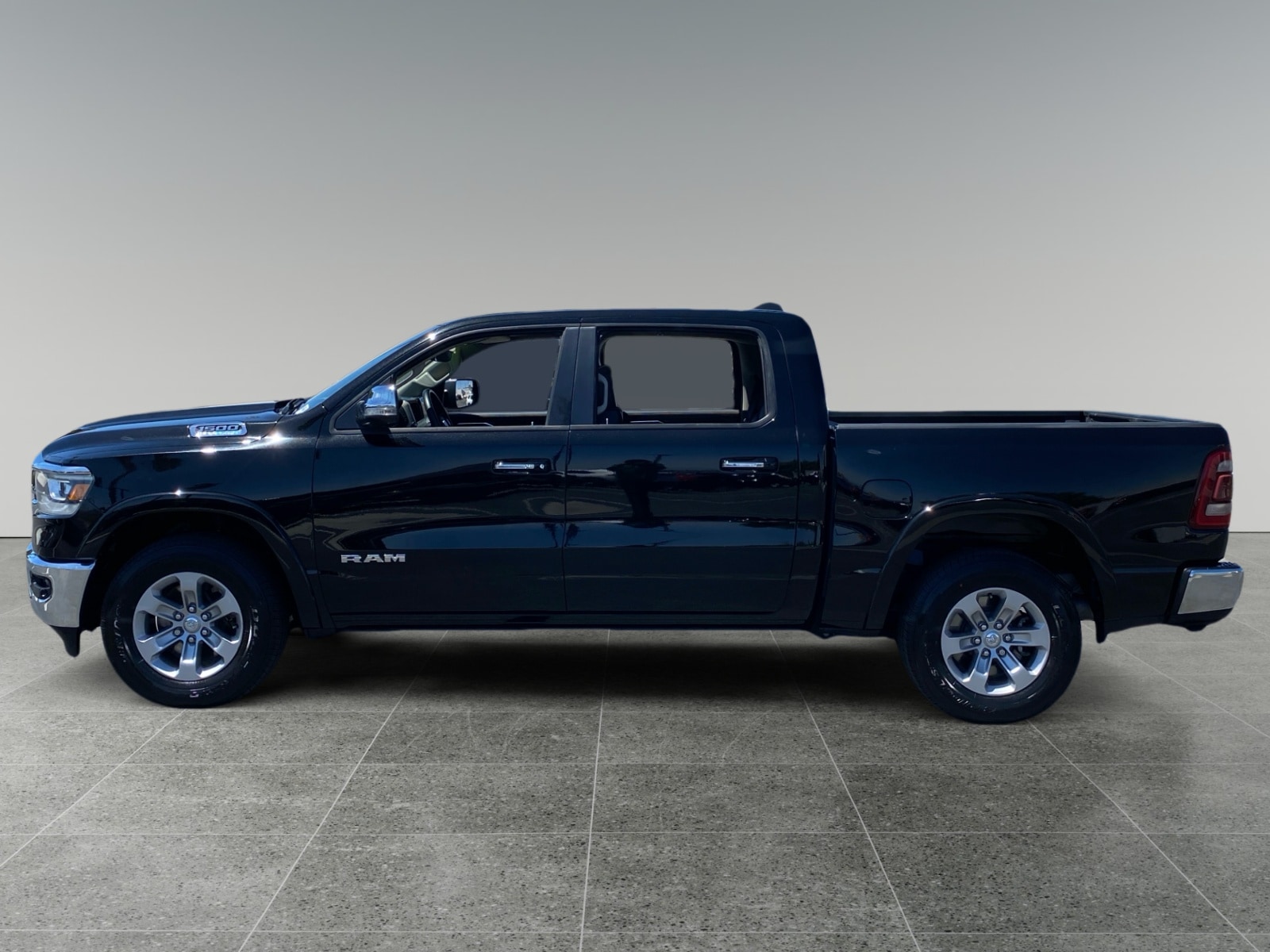 2022 Ram 1500 Laramie photo 2