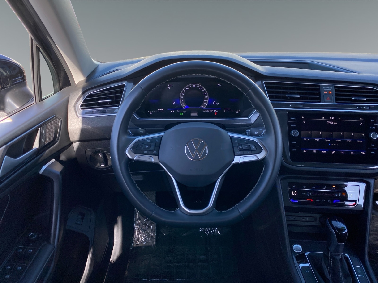 2024 Volkswagen Tiguan SE - Photo 12