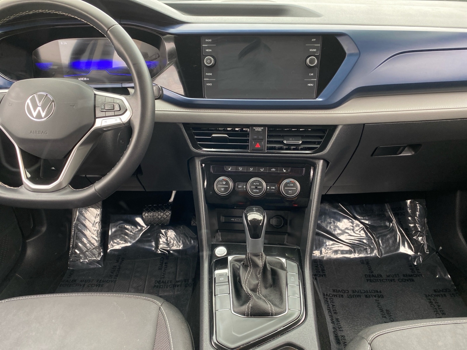 2024 Volkswagen Taos SE - Photo 11