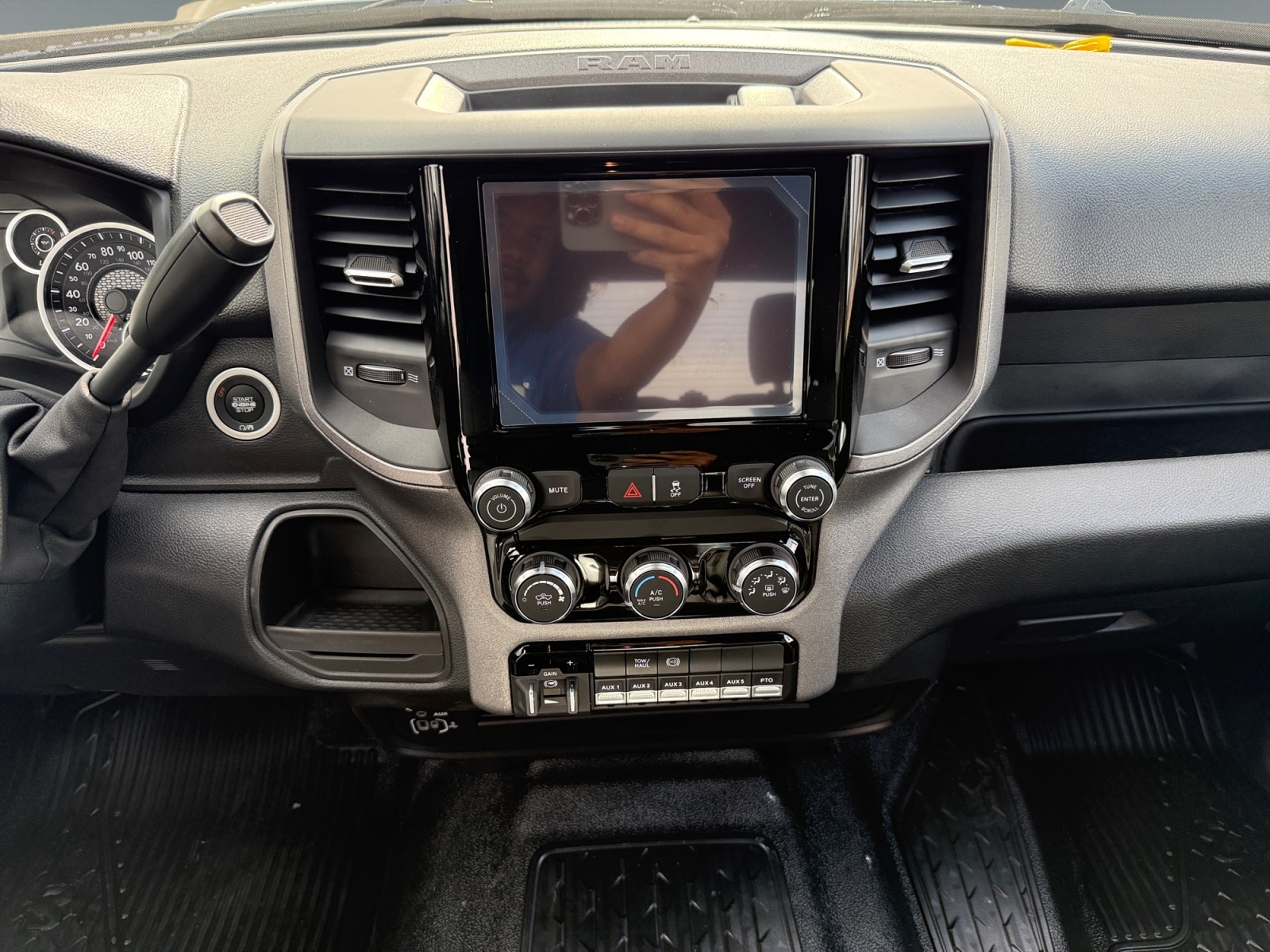 2026 RAM 3500 Chassis Tradesman - Photo 11
