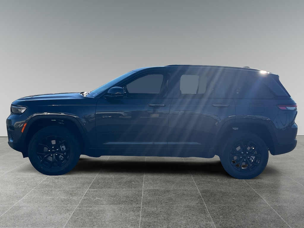 New 2025 Jeep Grand Cherokee Laredo Sport Utility