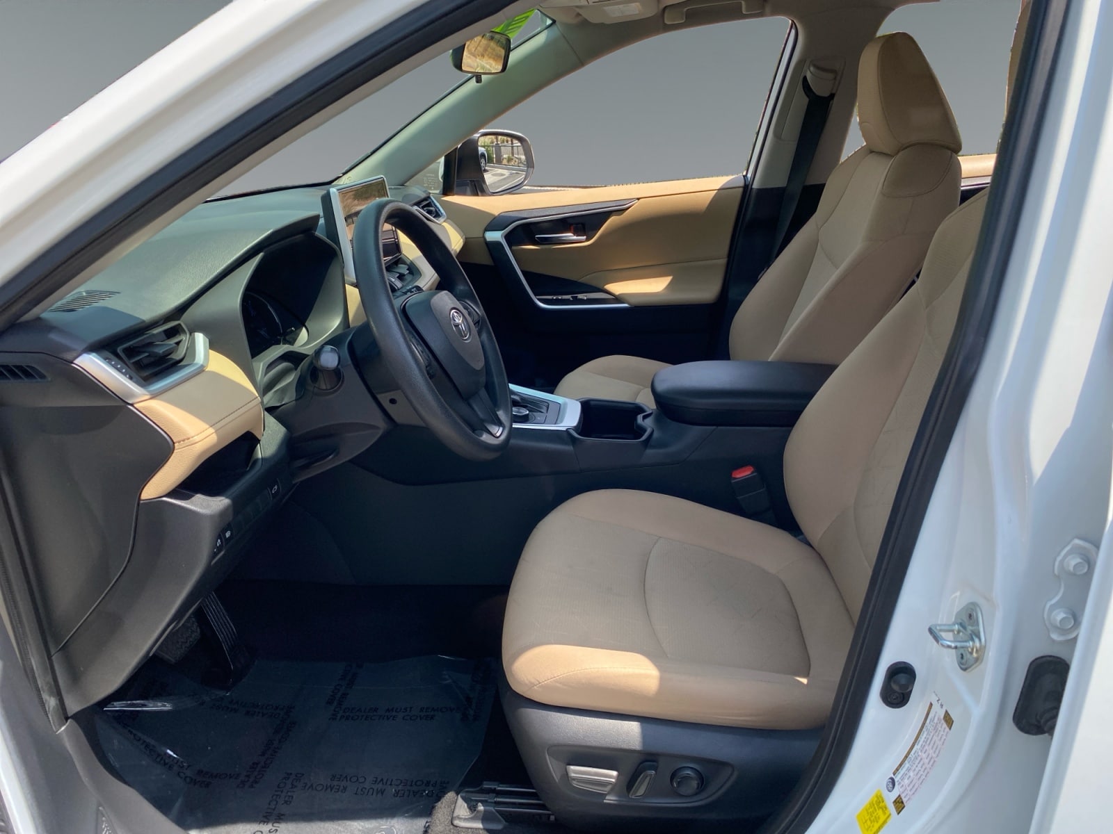 2023 Toyota RAV4 XLE - Photo 8