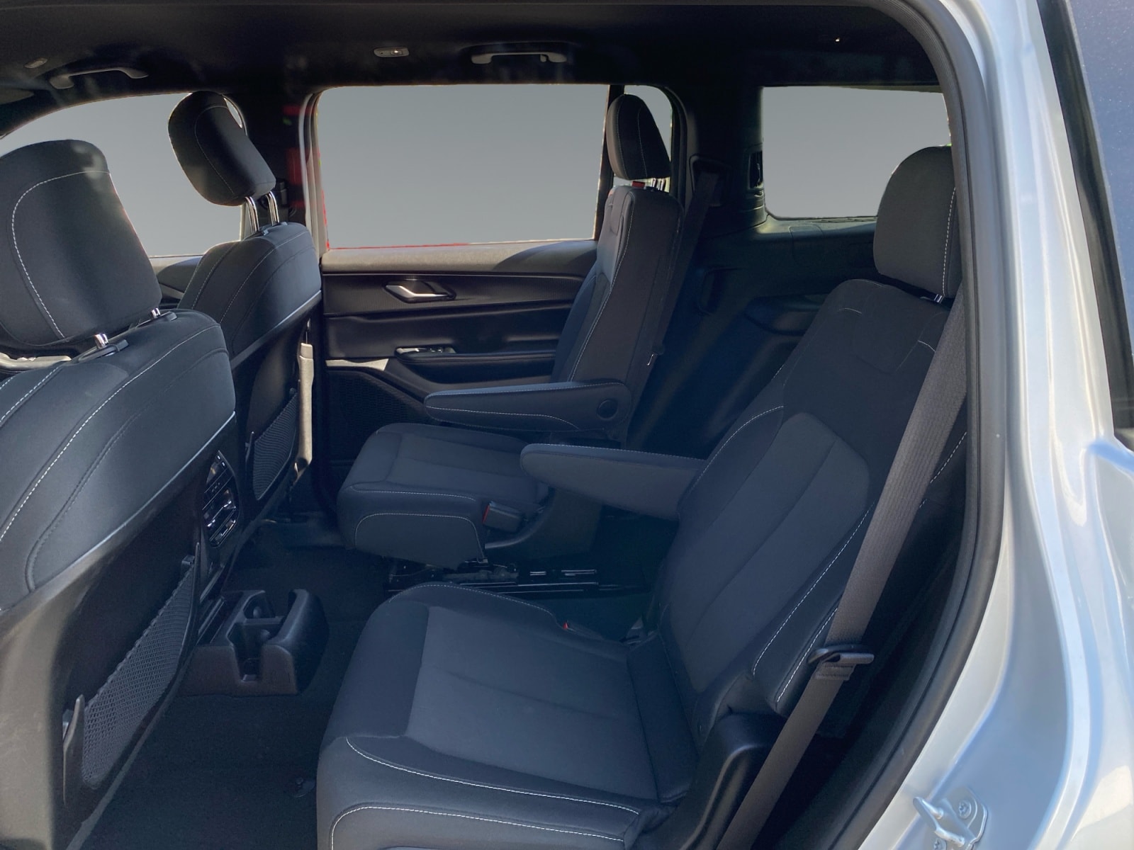 2024 Jeep Grand Cherokee L Laredo - Photo 13