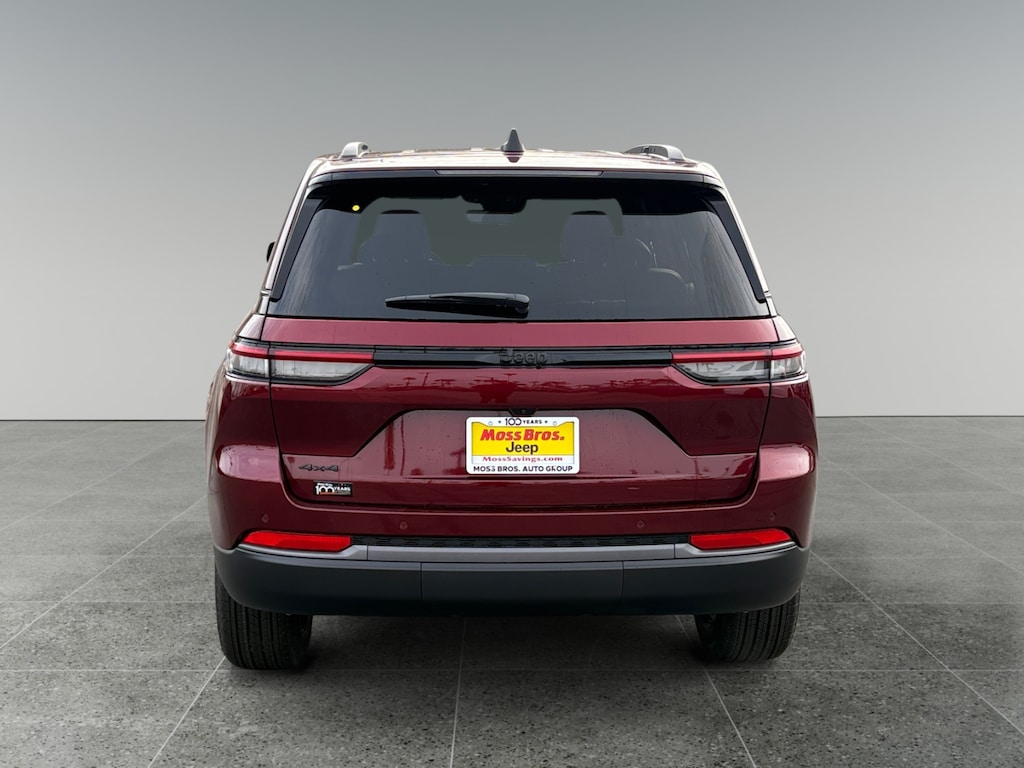 New 2026 Jeep Grand Cherokee Laredo Sport Utility