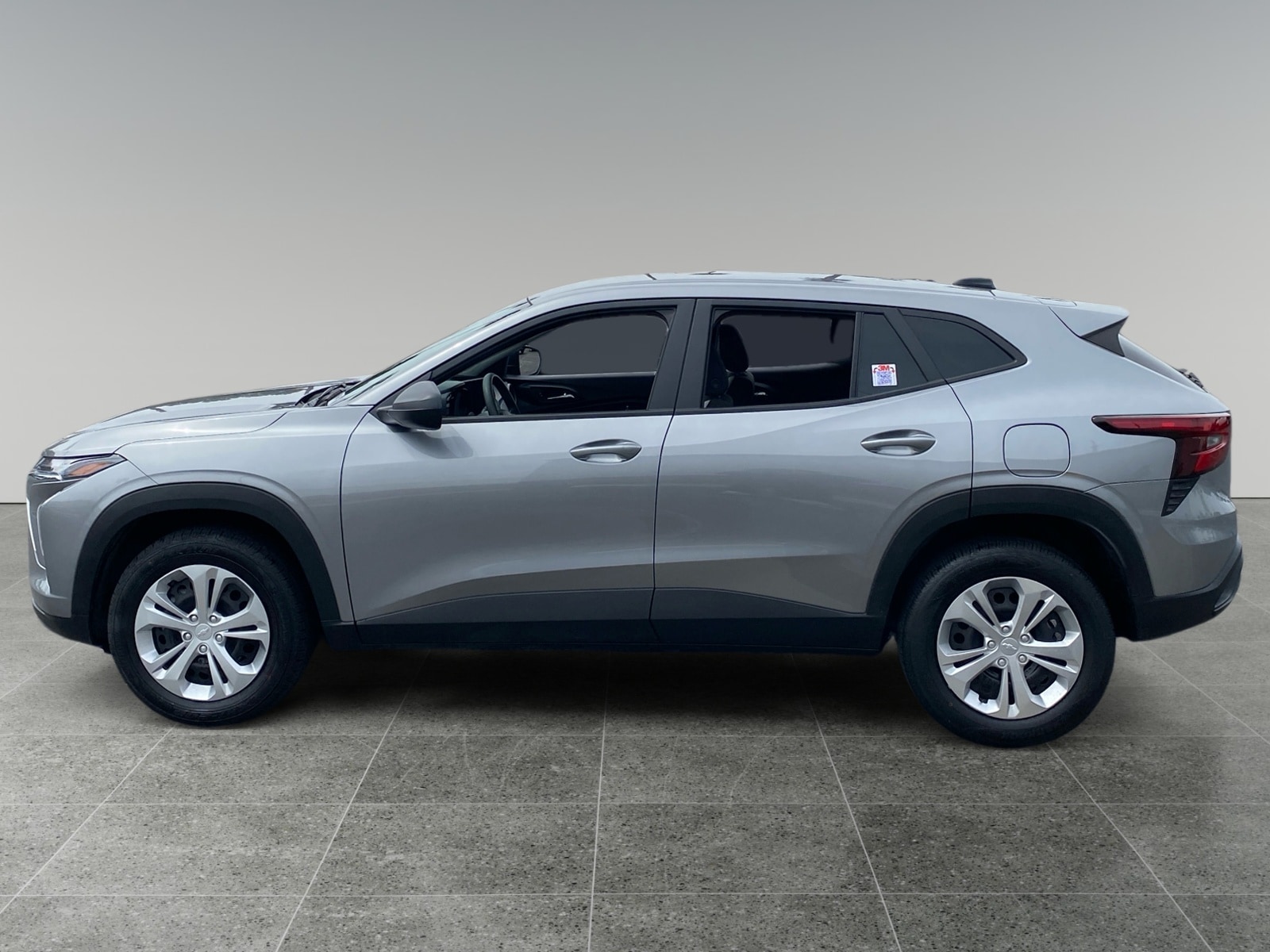 2025 Chevrolet Trax LS photo 2